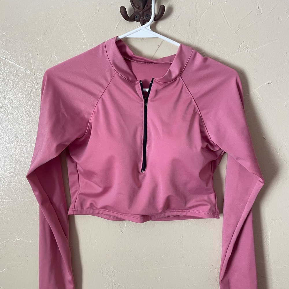 Pink Fitted Athletic Crop Top with Built-In Bra